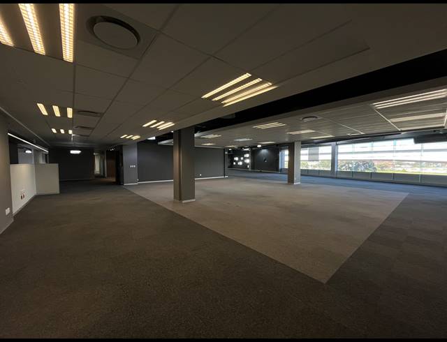 3,000M² OFFICE TO LET IN PAARDEN EILAND